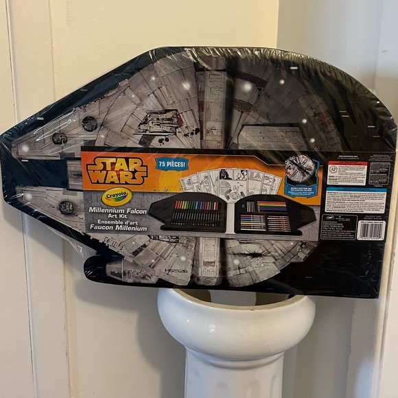 SOLD! Star Wars Millennium Falcon Art Kit by Crayola - Picture 2 of 2